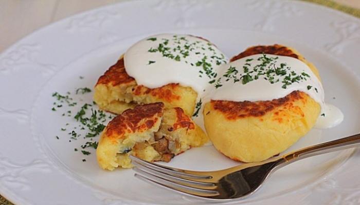 Recipes for potato pies with mushrooms