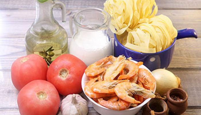 Fettuccine with shrimp: features of preparing a delicious Italian dish Fettuccine with cream cheese and shrimp