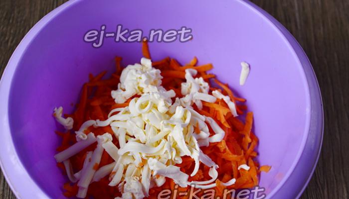 Salad with chicken and salted saffron milk caps “Ryzhik”