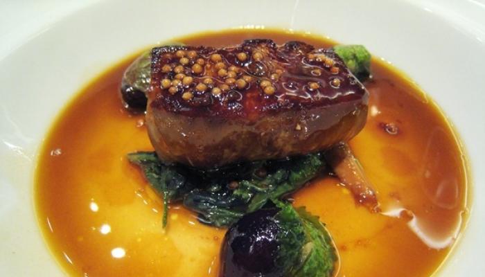 ¿Cómo cocinar foie gras según una receta tradicional?