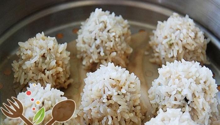 Млени таралежи с ориз в заквасена сметана